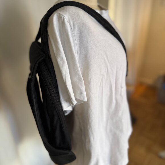 Sling Bag Backpack Tumi Tech Barse Basecamp Transit  Black with Red Interior - Picture 2 of 13